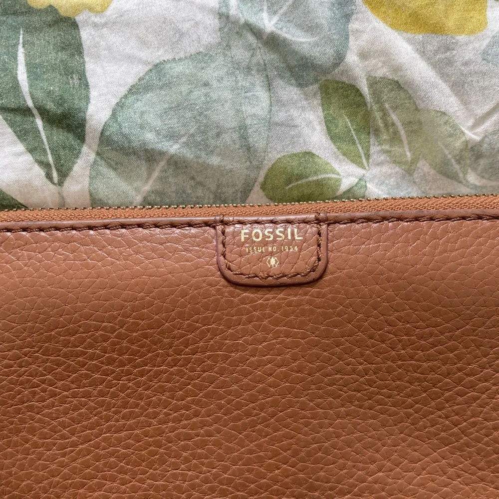 Fossil Zipper Wallet - Picture 2 of 6
